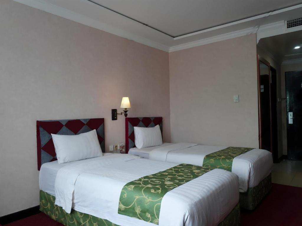 Grand Antares Hotel Медан Экстерьер фото