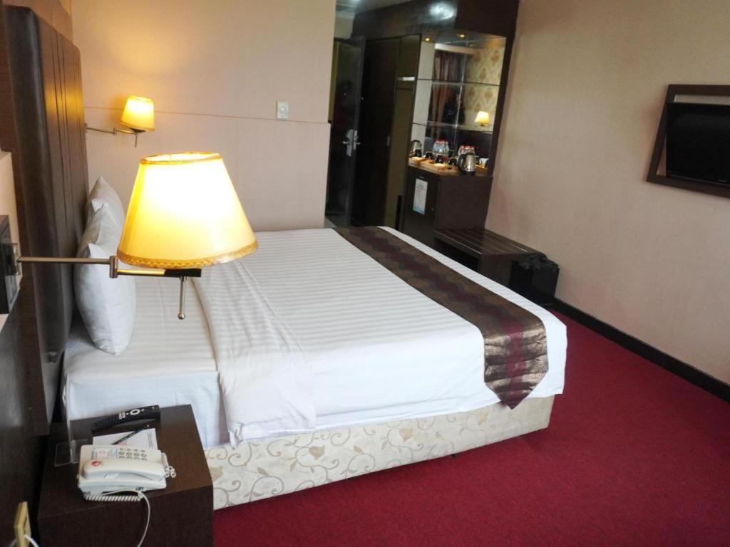 Grand Antares Hotel Медан Экстерьер фото