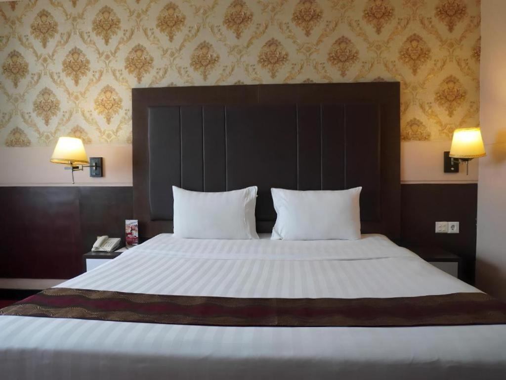 Grand Antares Hotel Медан Экстерьер фото