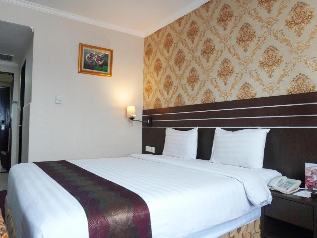 Grand Antares Hotel Медан Экстерьер фото