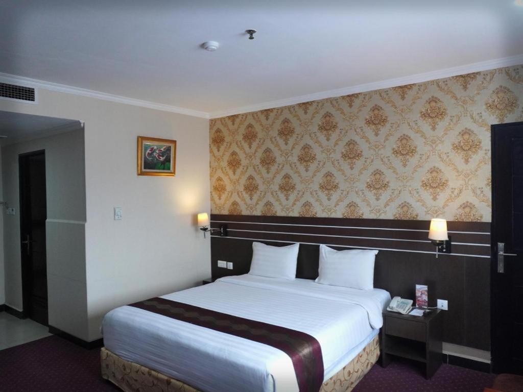 Grand Antares Hotel Медан Экстерьер фото