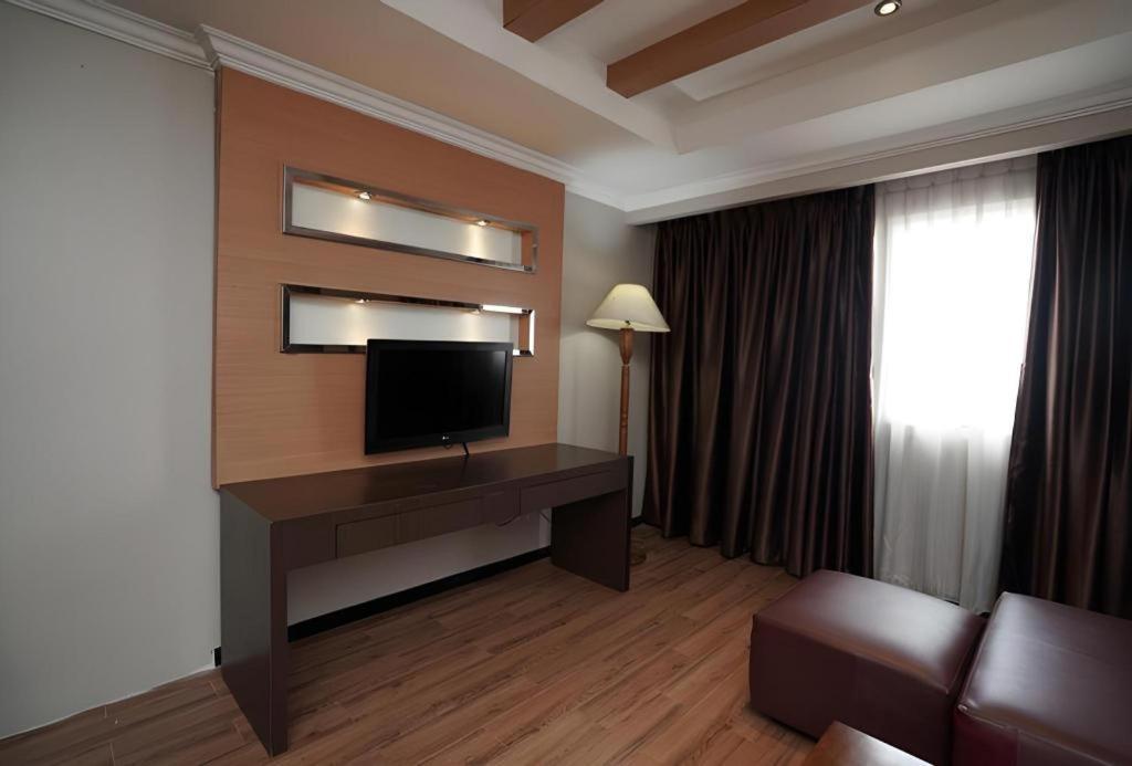 Grand Antares Hotel Медан Экстерьер фото