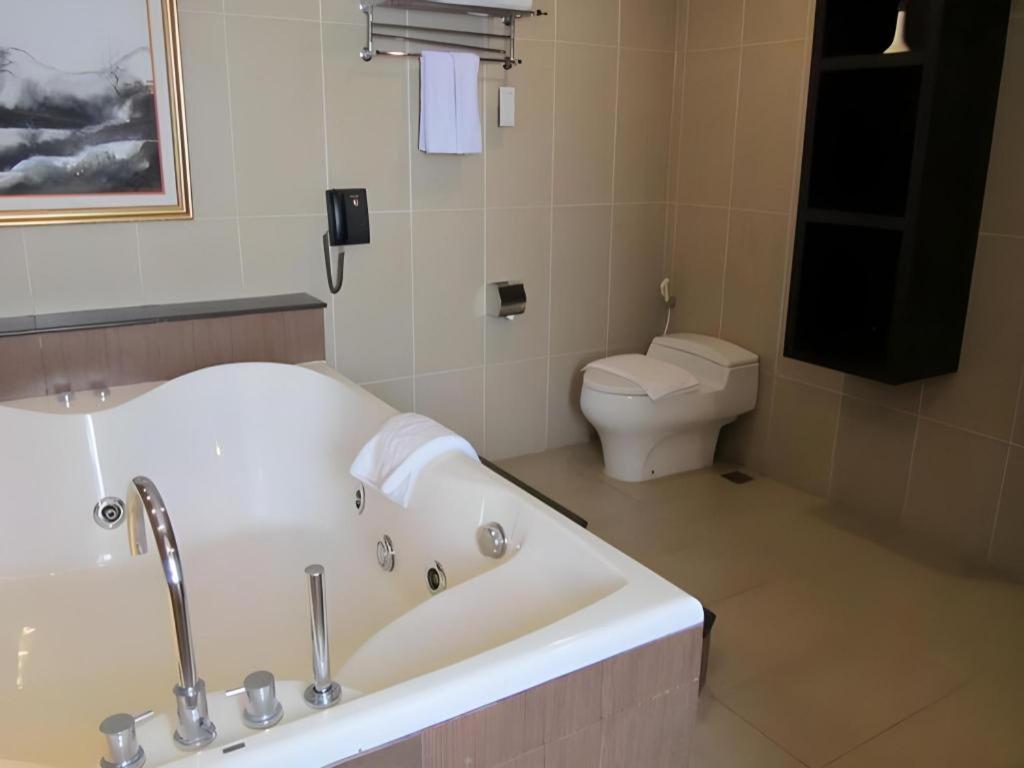 Grand Antares Hotel Медан Экстерьер фото