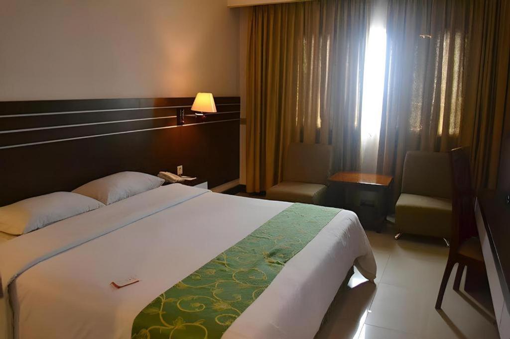 Grand Antares Hotel Медан Экстерьер фото