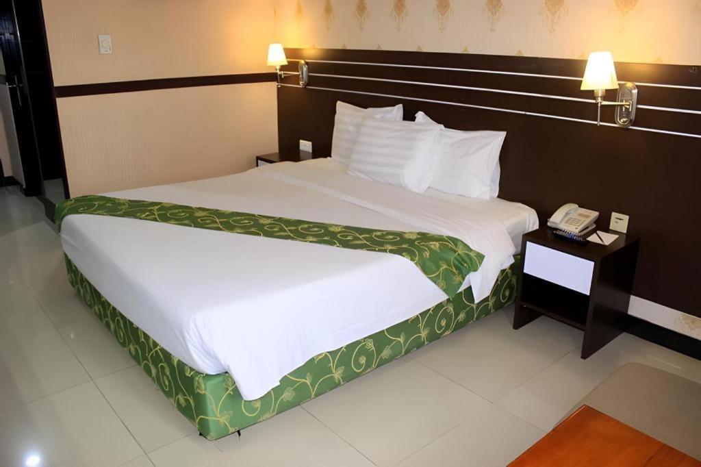 Grand Antares Hotel Медан Экстерьер фото
