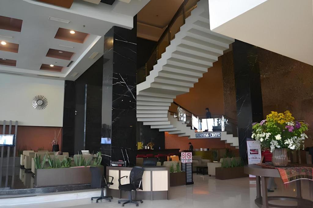 Grand Antares Hotel Медан Экстерьер фото