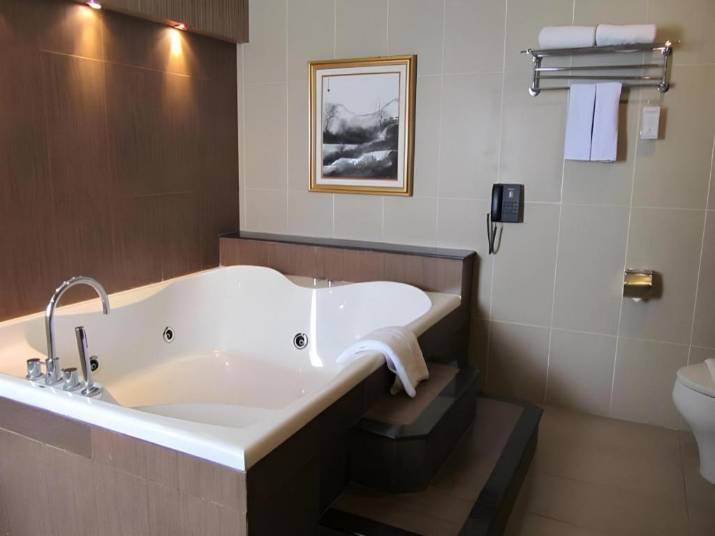 Grand Antares Hotel Медан Экстерьер фото
